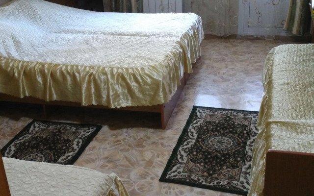 Отель Майский