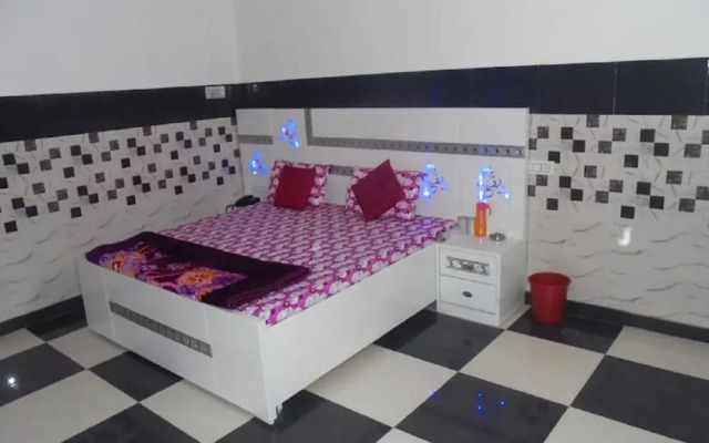 Goroomgo Labh Mahal Meerut