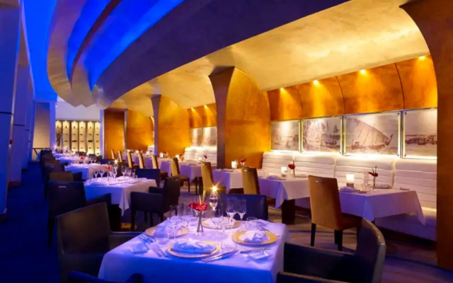 Al Husn Muscat Hotel - photo 4