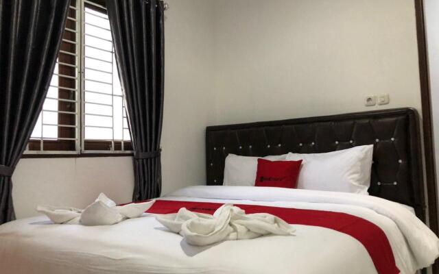 RedDoorz near CitraLand Gama City Medan