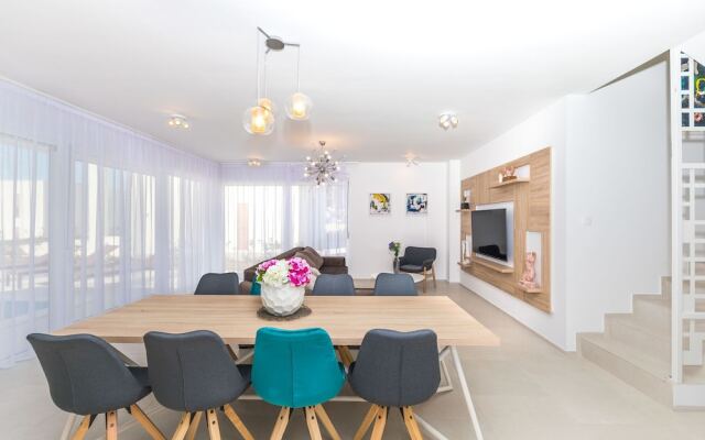 Luxurious Villa in Kaštel Gomilica With Pool