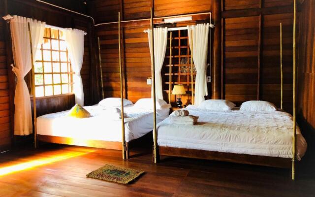 Rooster Mekong Garden & Villas