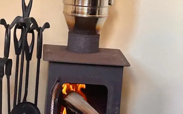 Tranquil Cabin Retreat Near Chepstow