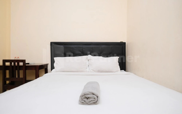 Mas Klimis Guesthouse Pakuwon Mall Mitra RedDoorz – Guest Rooms – Sleman