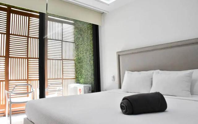 Luxury Apartment on 5th Av -One Paralia