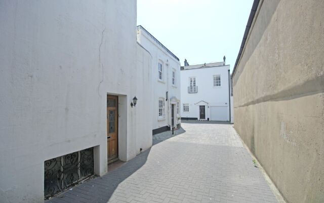 Pebble Mews House | By My Getaways | Parking for one small car