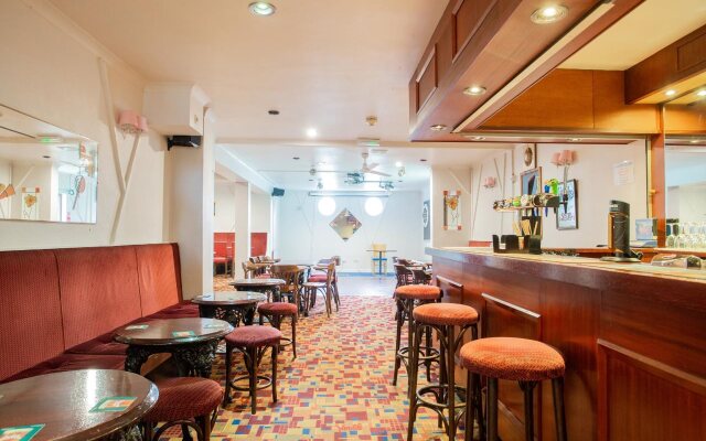 OYO Godolphin Arms Hotel