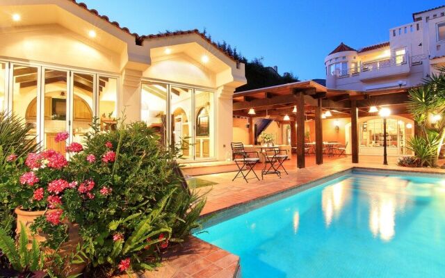 Oasis Pool House By Ghh