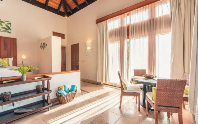 Cozy Bungallow With Pool at Green Village AA3
