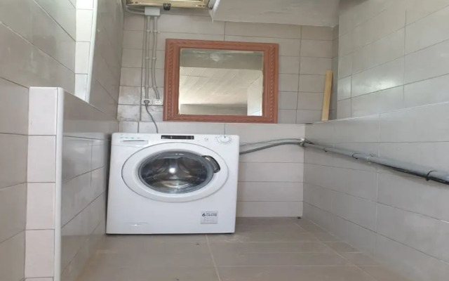 3 Bedroom House - Sleeps 15 - Pool, Garden, Wifi