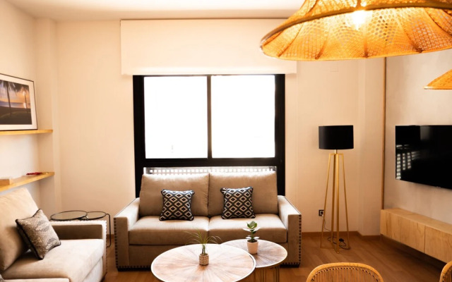 Stylish Apartment in downtown with Pool