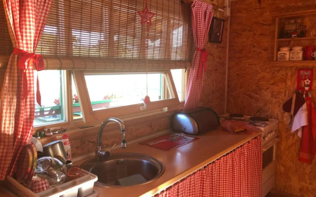 Nature and atractive house boat