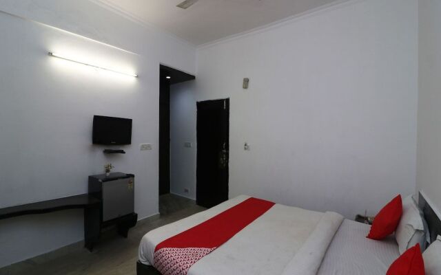 OYO 23158 Hotel The Taj