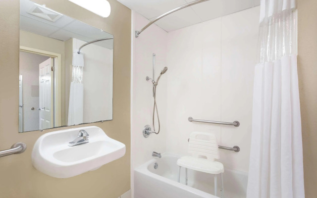 Wingate by Wyndham Savannah Gateway