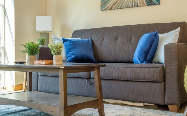 Chic Central Apartment with Free Parking