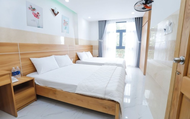 Luxury Hotel – Guest Rooms – Ho Chi Minh City