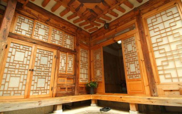 Moon Hanok Guesthouse