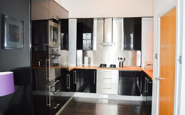Traditional 2 Bedroom Home in Edinburgh