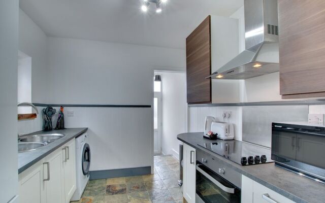Modern First Floor Newcastle Apartment