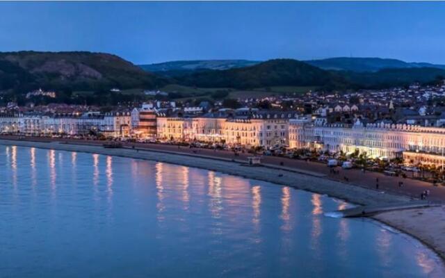 Apartment 5, Cornerhouse Apartments