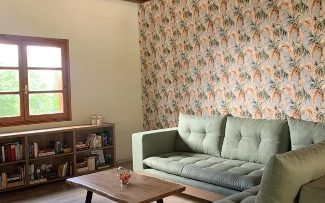 Eleaterra Hotel