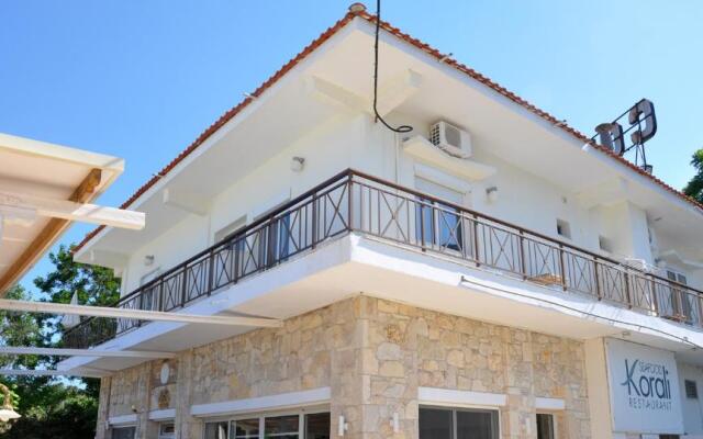 Coralli Beach Studios-Apartments