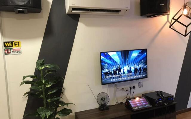 W Boutique Suite-up to 10pax with family karaoke.