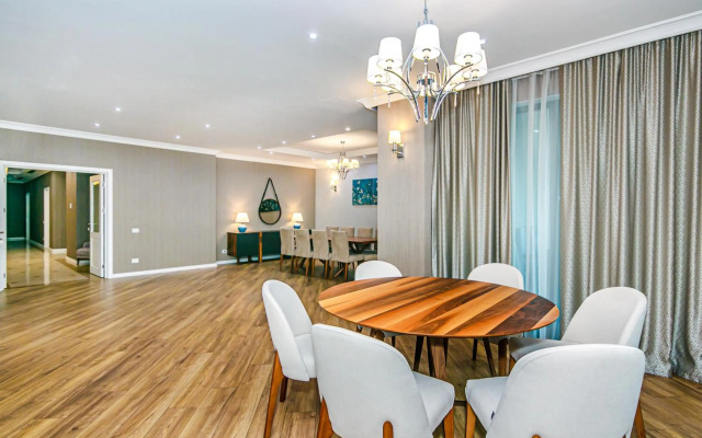 Apartment near Four Seasons