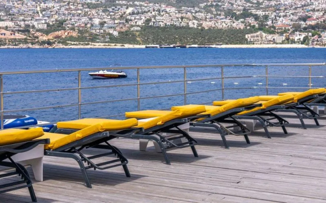Green Beach Hotel