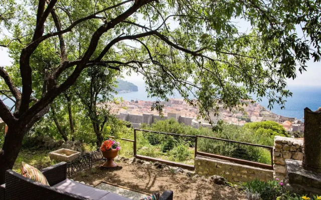Studio Maro - Studio Apartment With Terrace