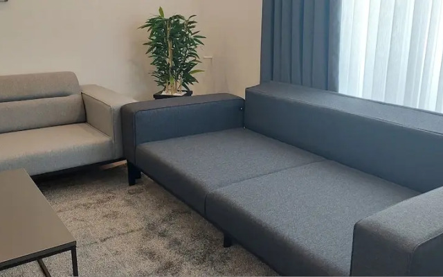 New Flat Large Living Space 4 Close to Lara Beach