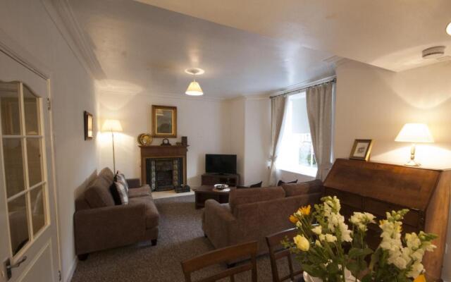 Allan Stream Apartment