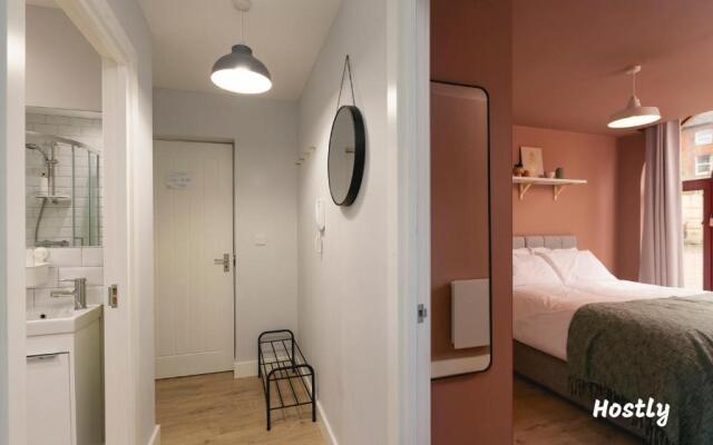 Wesley Gate Apartments - Building 3, by Hostly