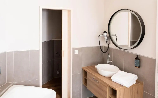 Bungalow With Pool Access