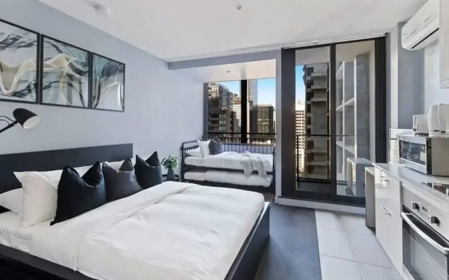 A Cozy & Stylish Studio Next to Southern Cross