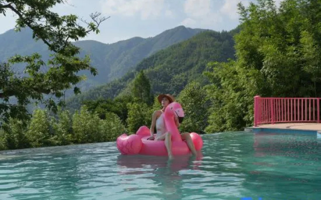 Verena Manxu · 270° Mountain Summit Sea of Clouds Secret Realm (Yunshang Prairie) – Pool – Huzhou