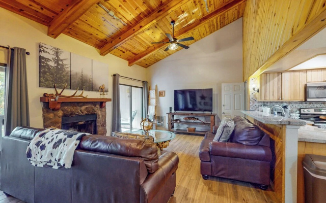 3BR Condo w/ Fire Pit & Full Kitchen