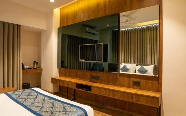 Pinnacle Grand Hotel & Banquets