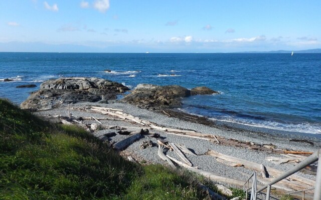 Dashwood Manor Seaside Bed & Breakfast