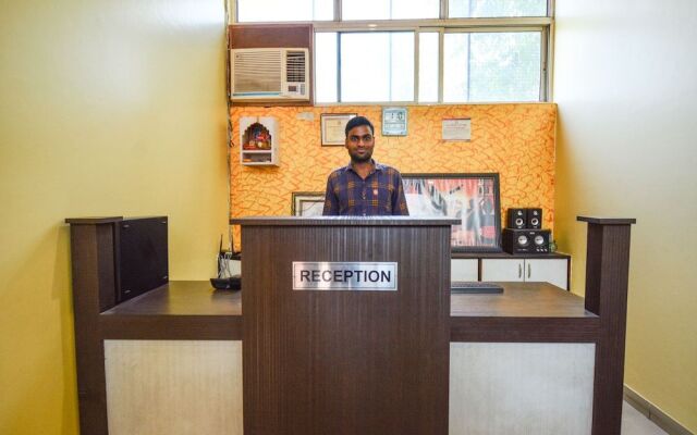 OYO 16940 Hotel Royal Murli