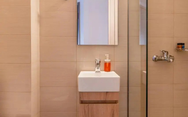 Cozy Apt. 2min from metro
