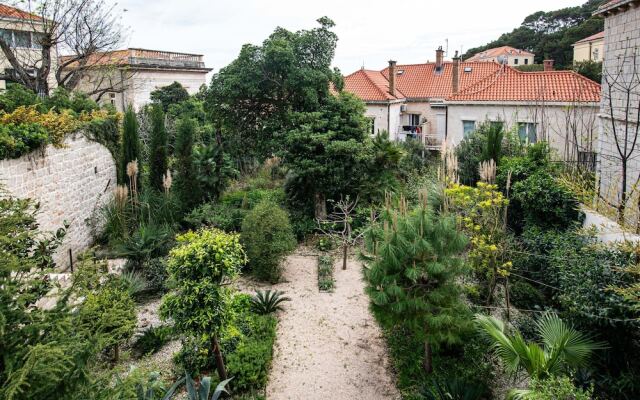 Secret Garden by DuHomes