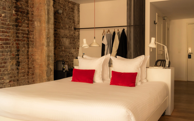 9Hotel Central - Image 3