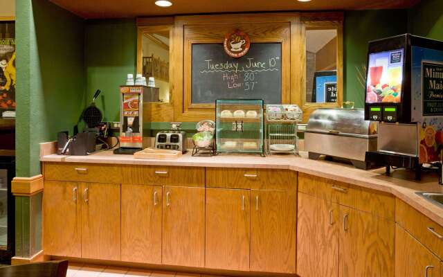 AmericInn by Wyndham Blue Earth