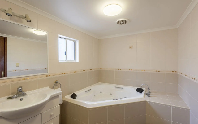 Best Western Plus Ambassador Orange