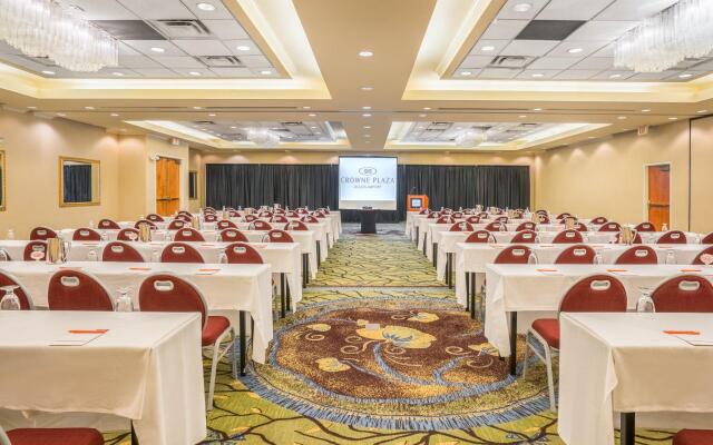 Crowne Plaza Dulles Airport by IHG