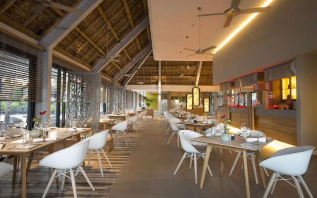 The Bay Club at Anahita