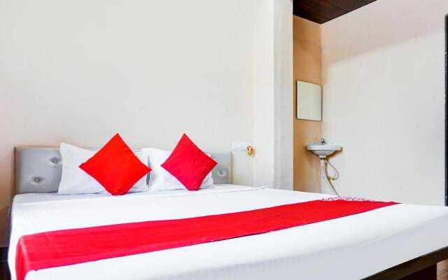OYO 81205 Hotel Manikyaa