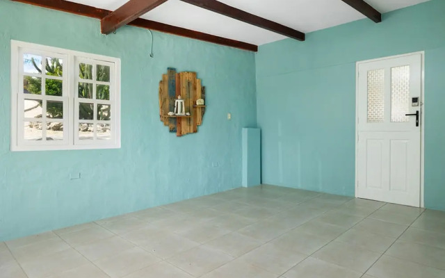 Sleeps 12 Spacious Private Pool Great Location