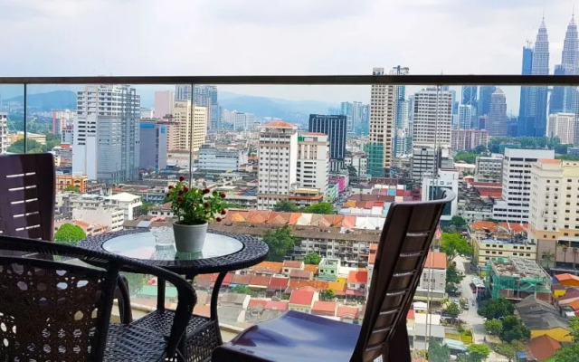 Dream Home & Castle in the Sky Hostel